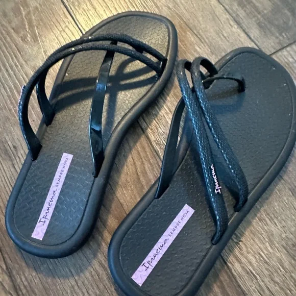 Ipanema Women's Black Sandals - Picture 1 of 2